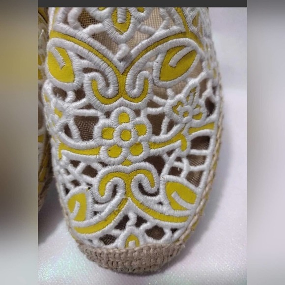 Tory Burch Womens Espadrille Flat Shoes Yellow Leather Slip On Cap Toe Floral 10 - Picture 8 of 9